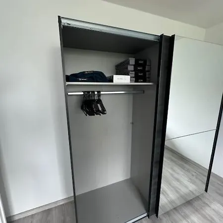 Moderne Und Moeblierte Wohnung!