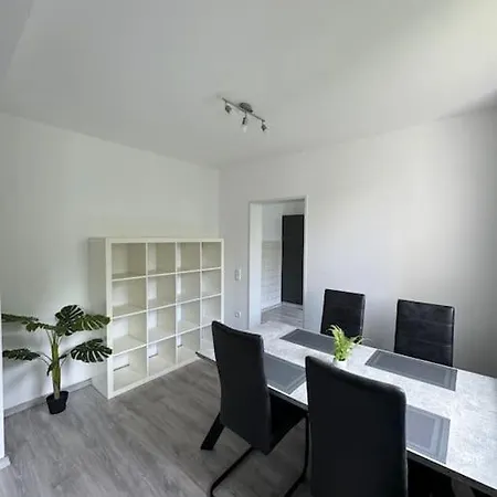 Moderne Und Moeblierte Wohnung! Lägenhet