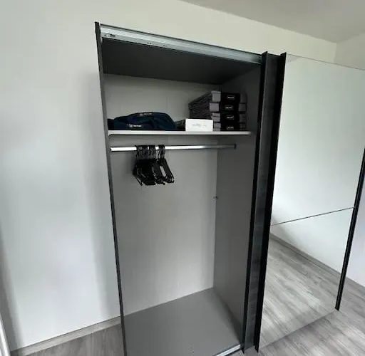 Moderne Und Moeblierte Wohnung!