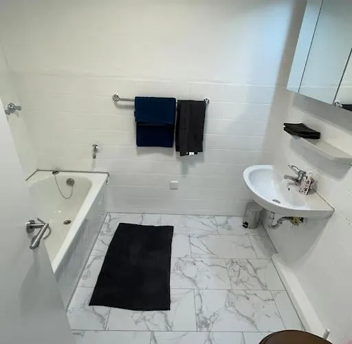 Moderne Und Moeblierte Wohnung!