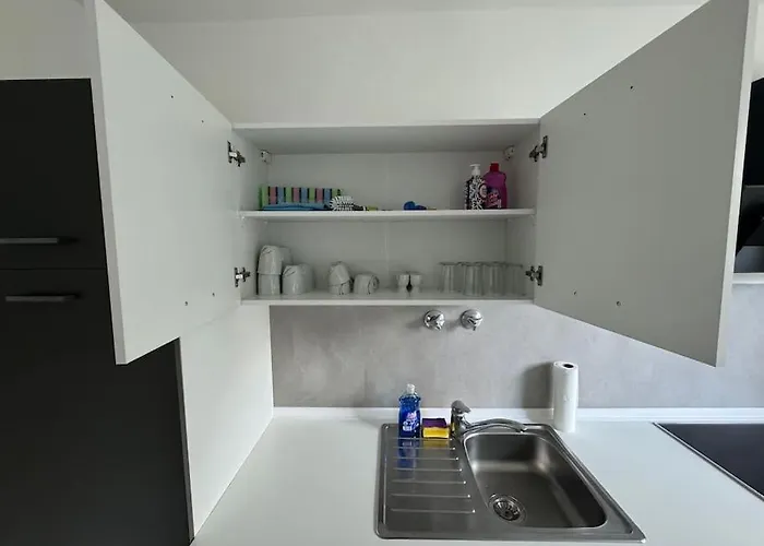 Moderne Und Moeblierte Wohnung! *