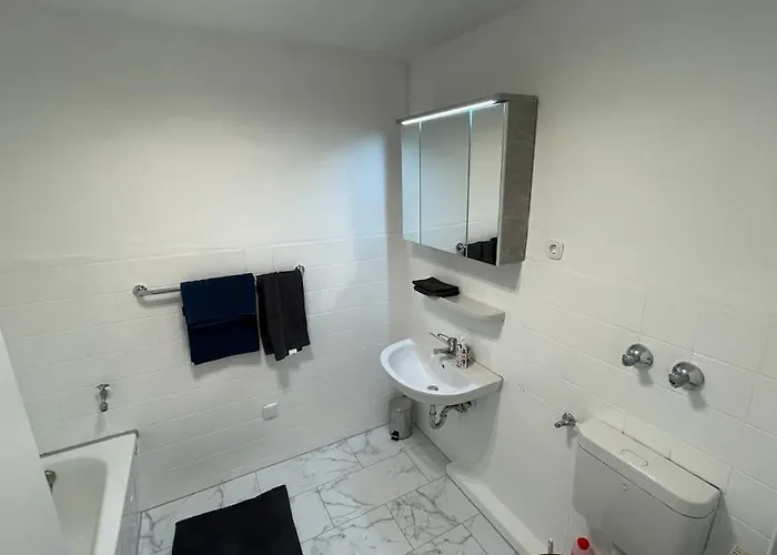 Moderne Und Moeblierte Wohnung!